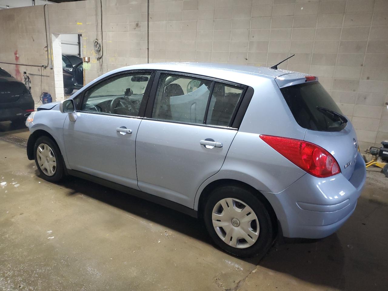 2010 Nissan Versa - Image 2