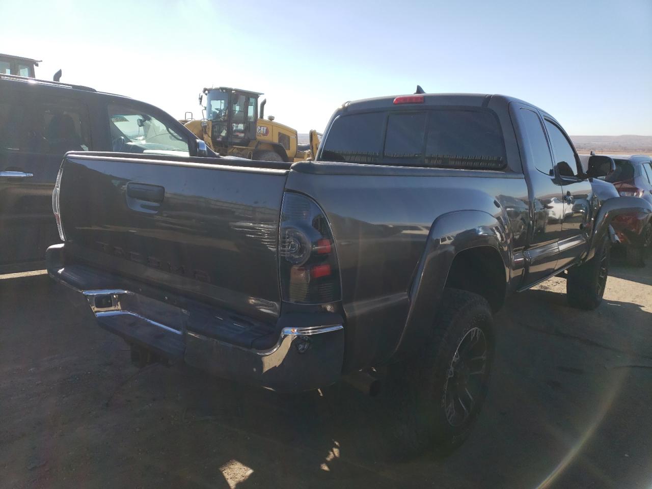2015 Toyota Tacoma - Image 3