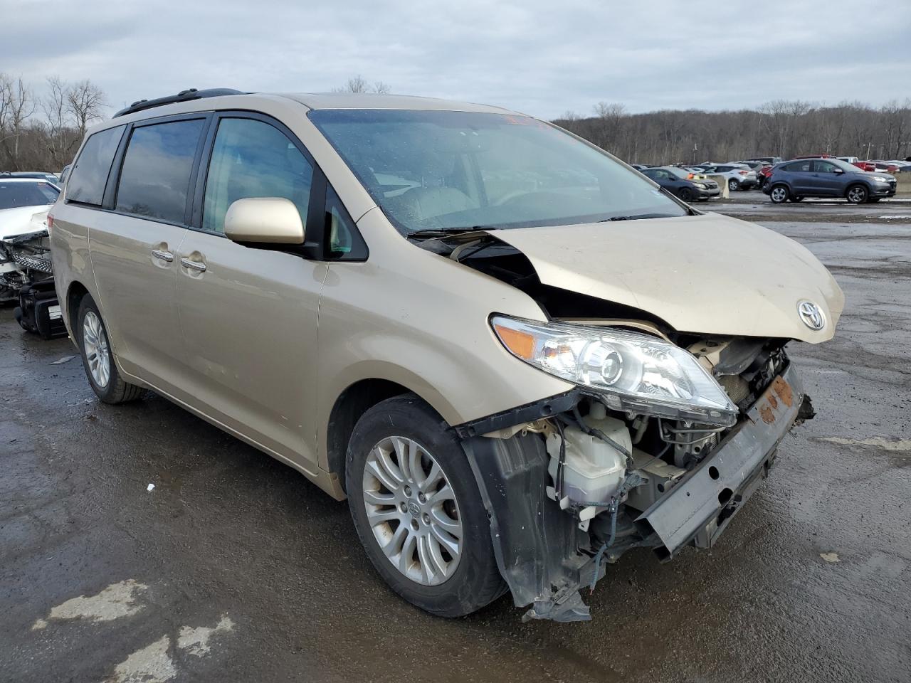 2011 Toyota Sienna - Image 4