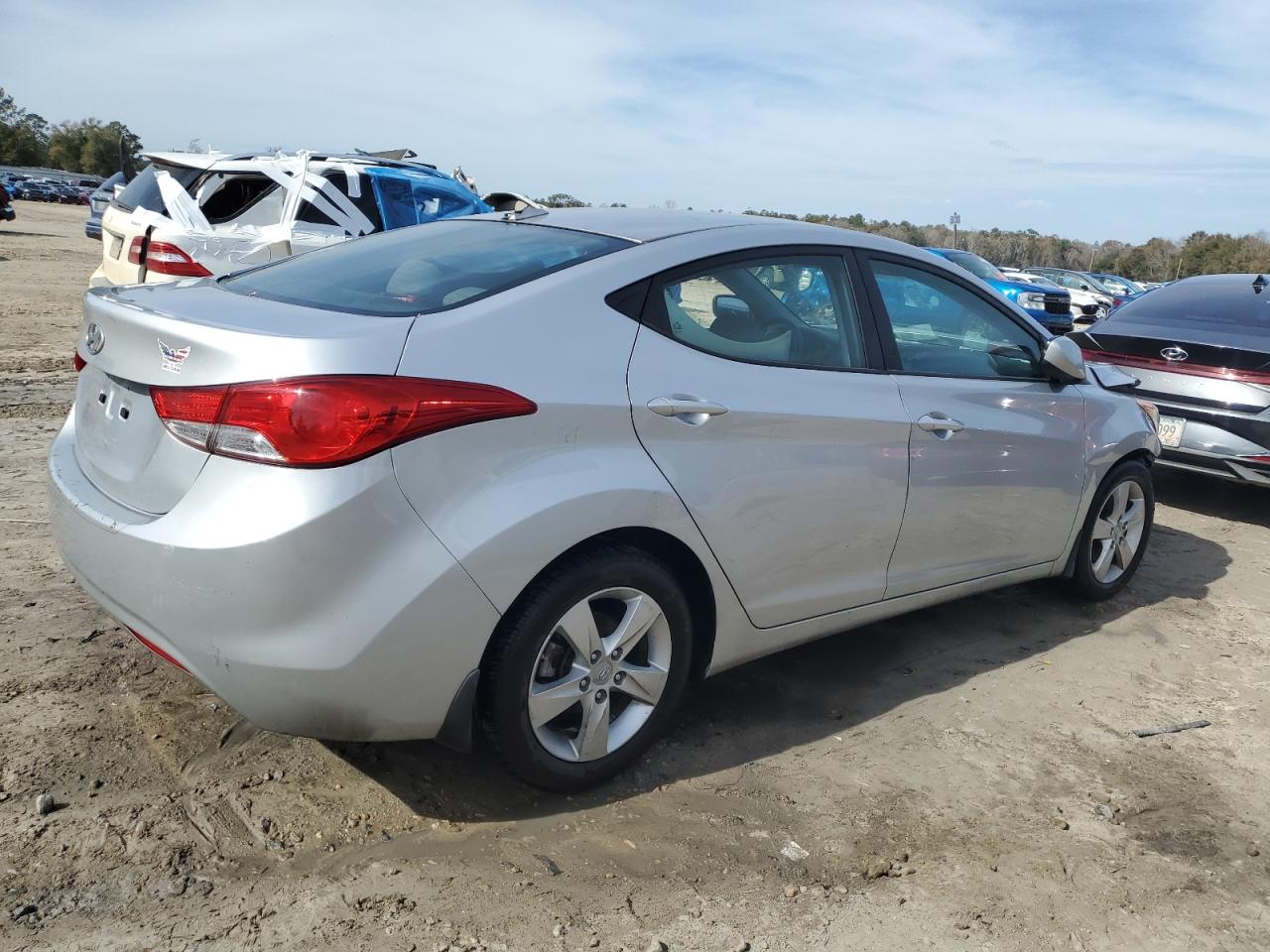 2013 Hyundai Elantra - Image 3