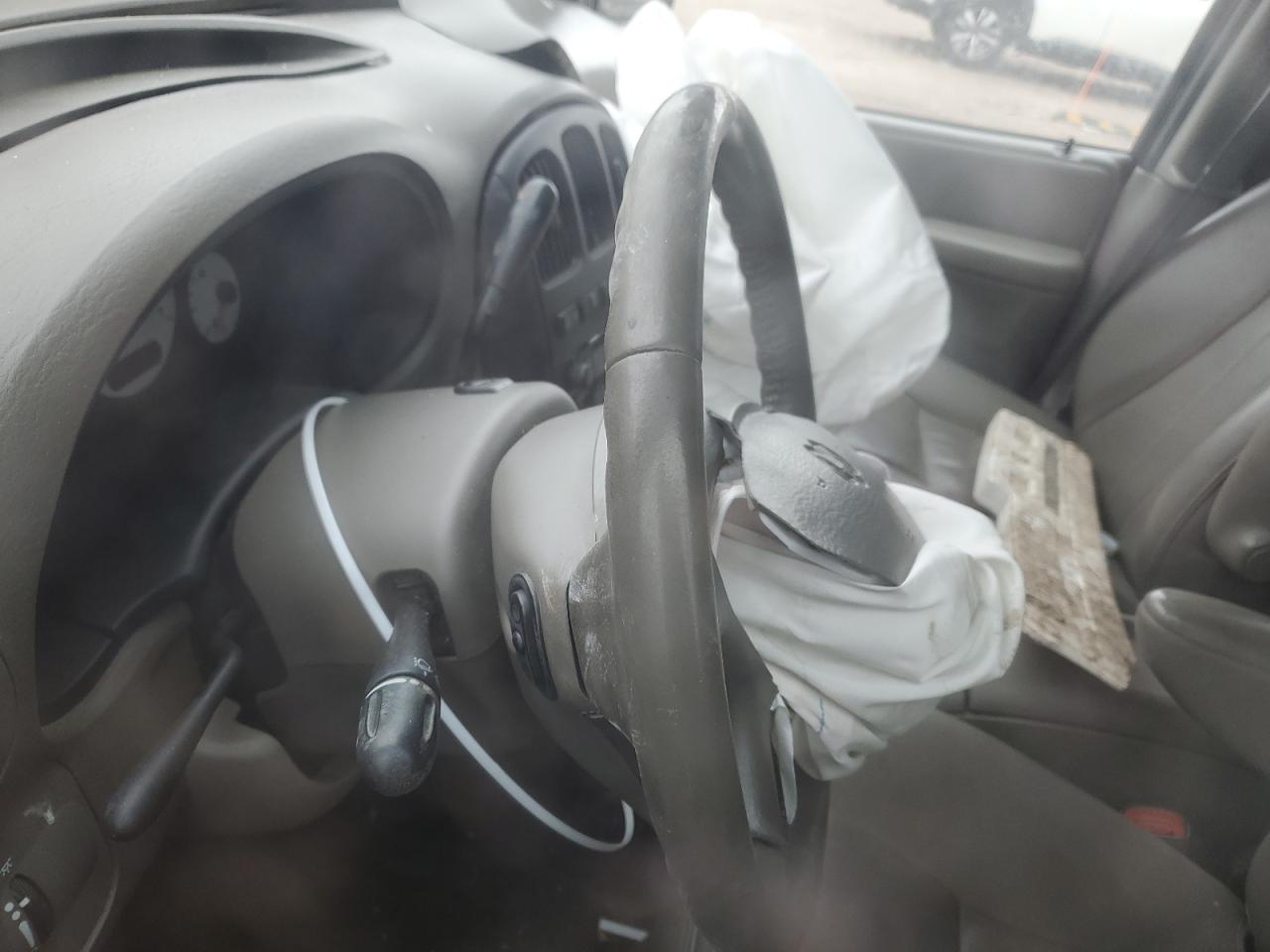 2004 Dodge Caravan - Image 9
