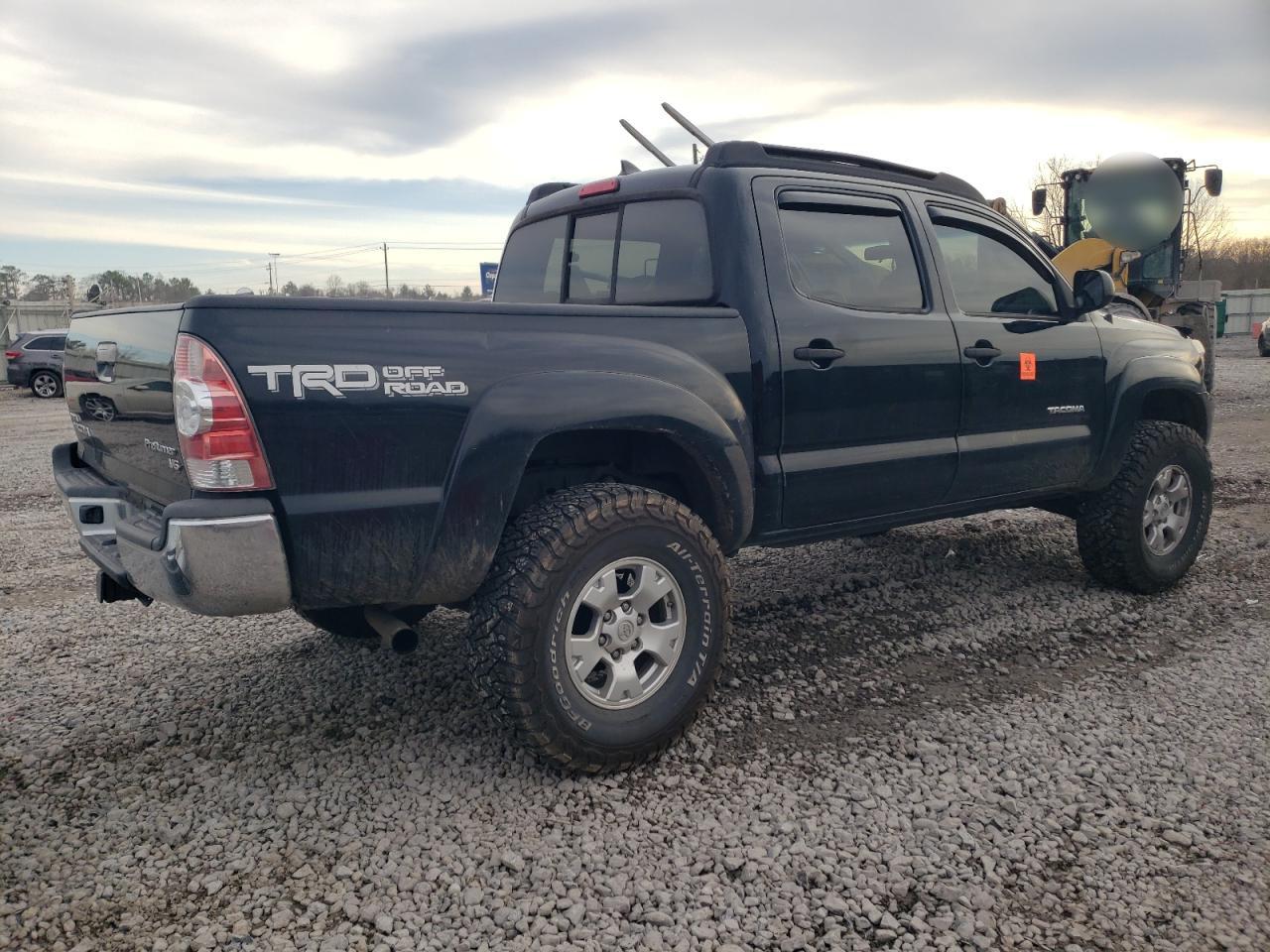 2014 Toyota Tacoma - Image 3