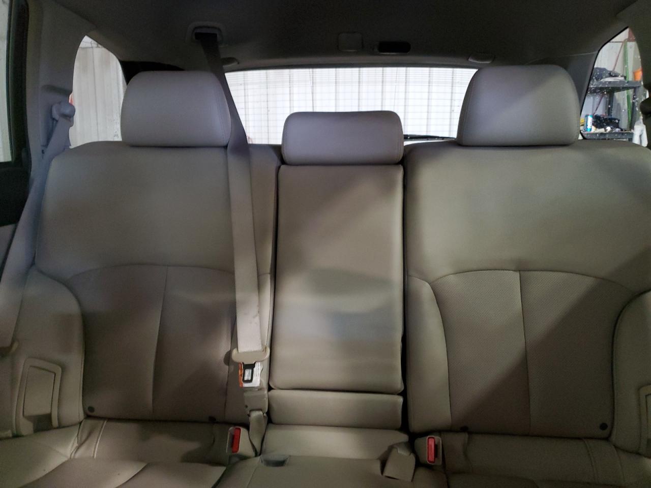 2012 Subaru Outback - Image 10