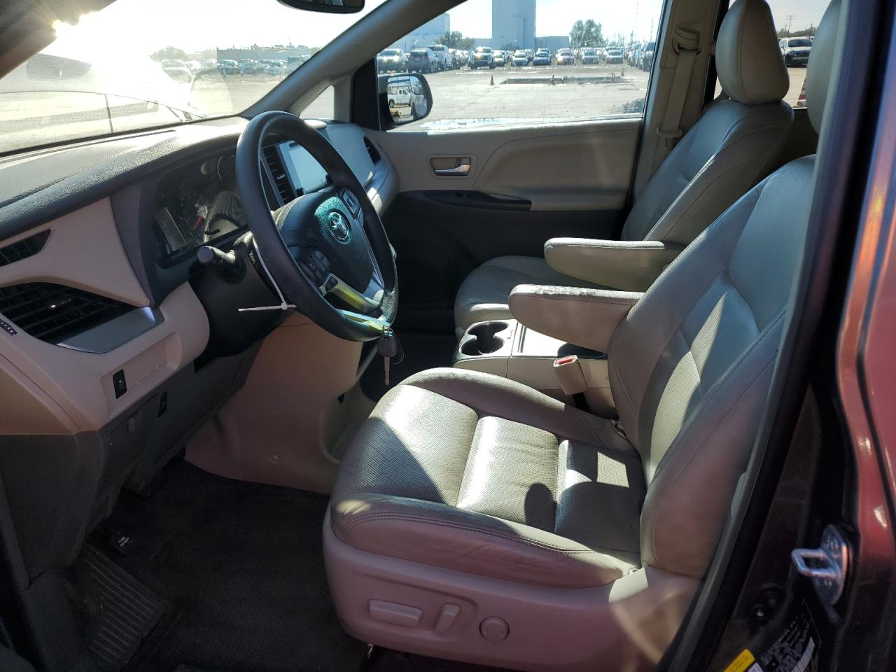 2015 Toyota Sienna - Image 7