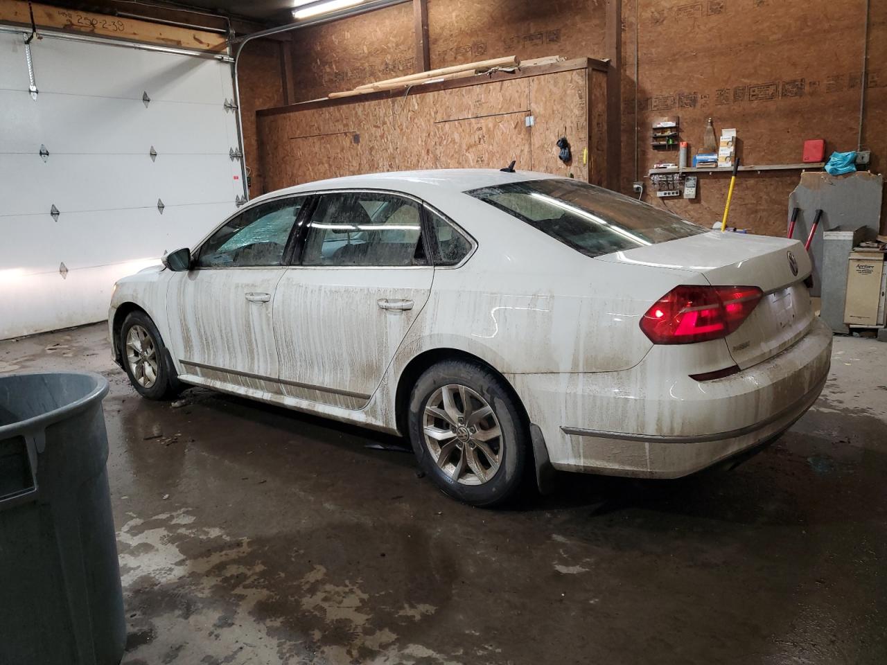 2016 Volkswagen Passat - Image 2