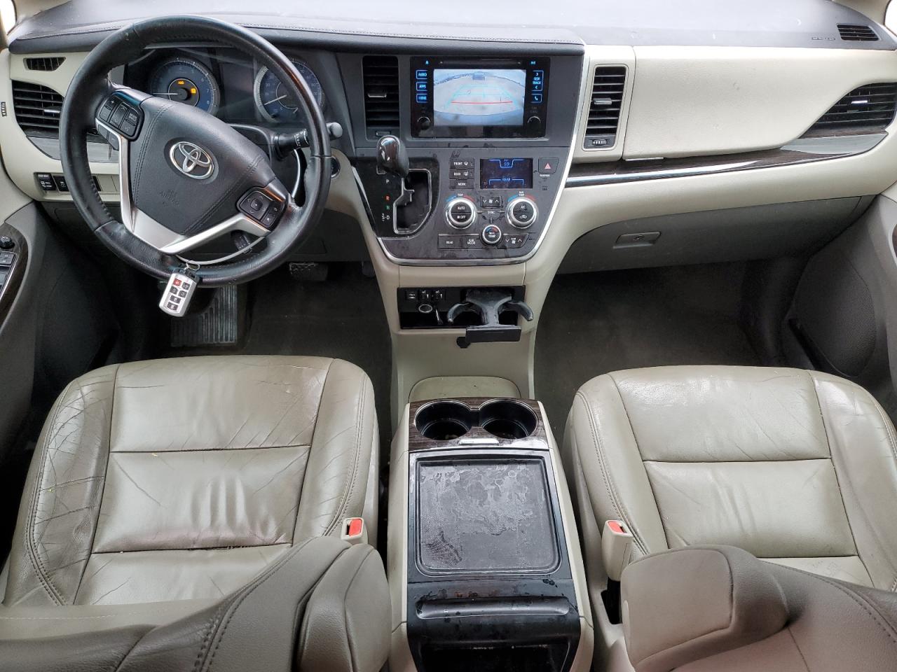 2015 Toyota Sienna - Image 8