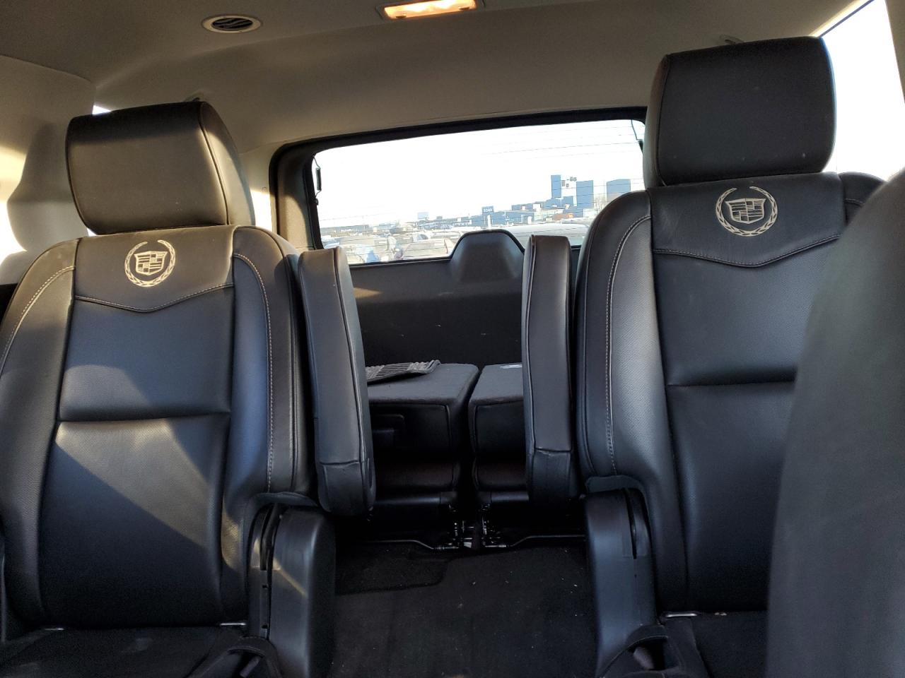 2013 Cadillac Escalade - Image 10