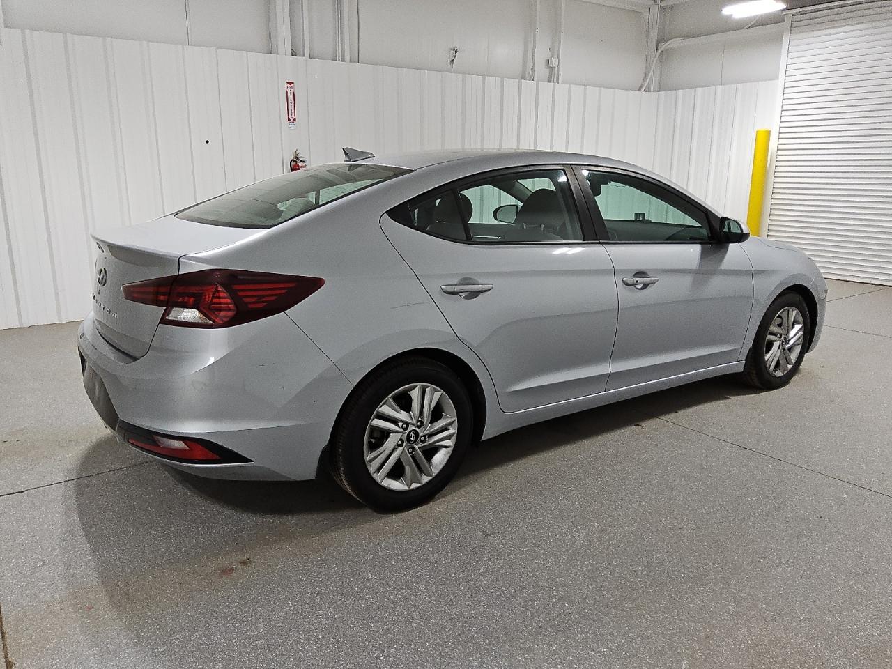 2020 Hyundai Elantra - Image 3