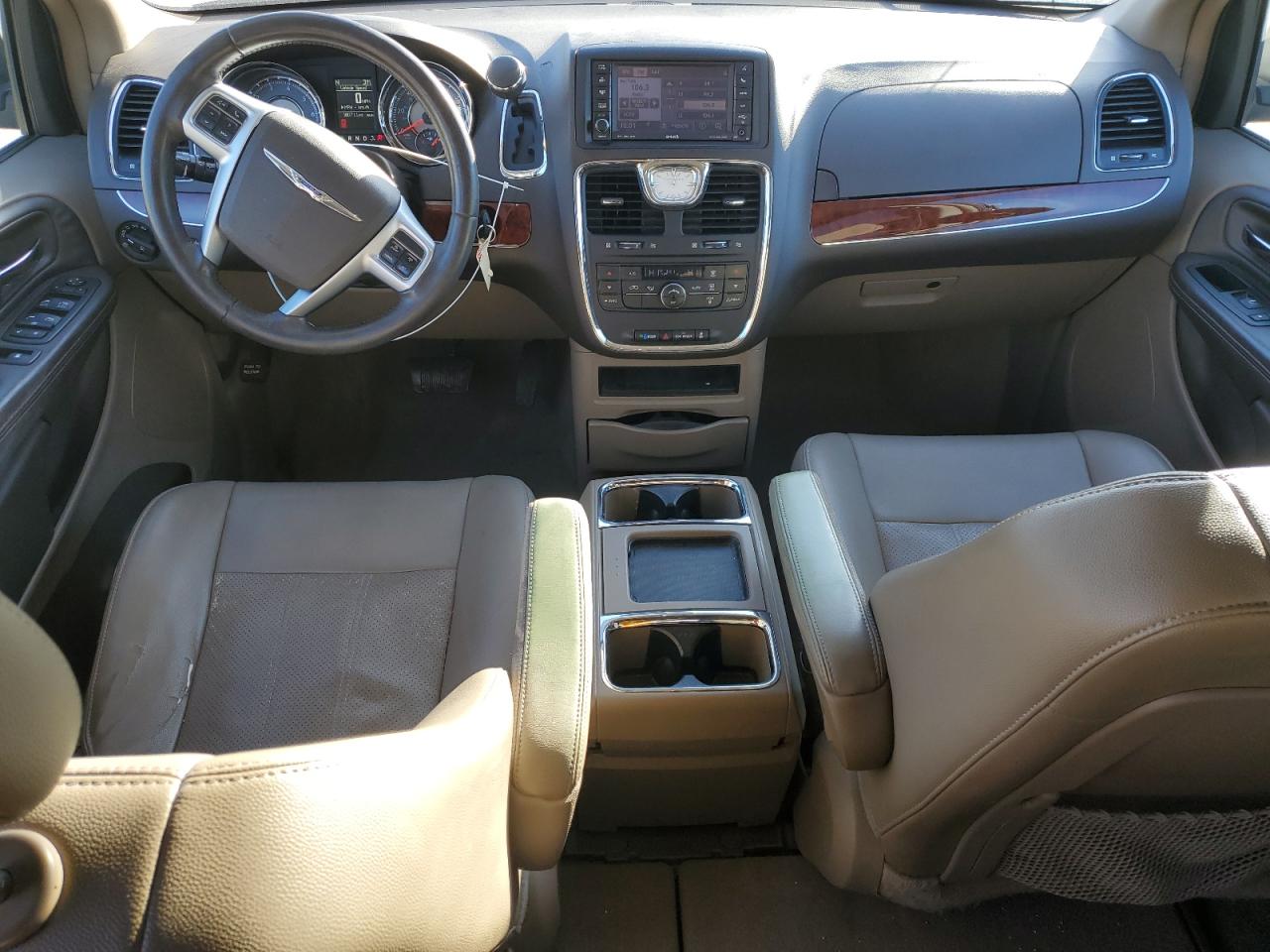 2012 Chrysler Town & Country - Image 8