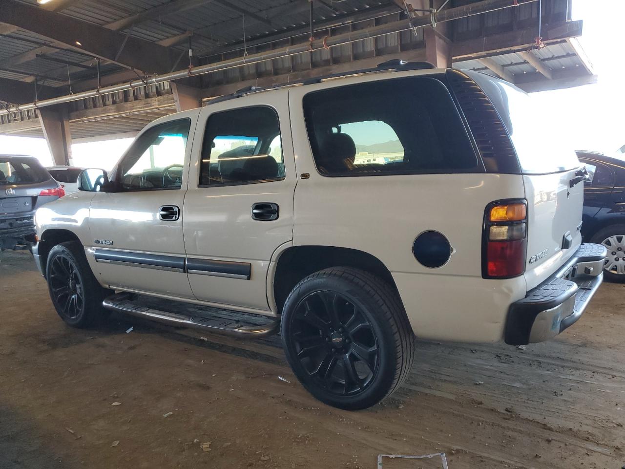 2000 Chevrolet Tahoe - Image 2