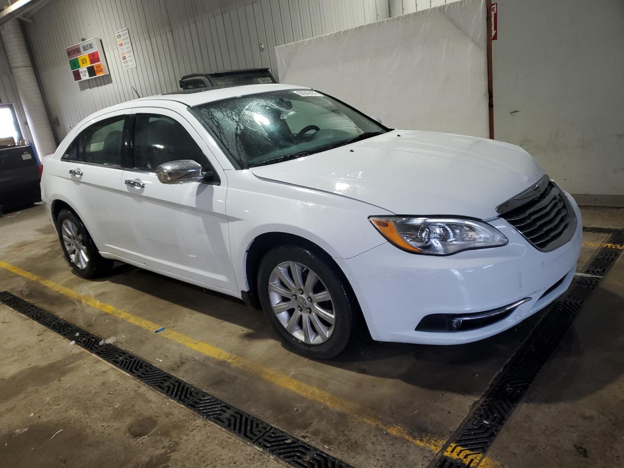 VIN 1C3CCBCG8DN751708 2013 CHRYSLER 200 no.4