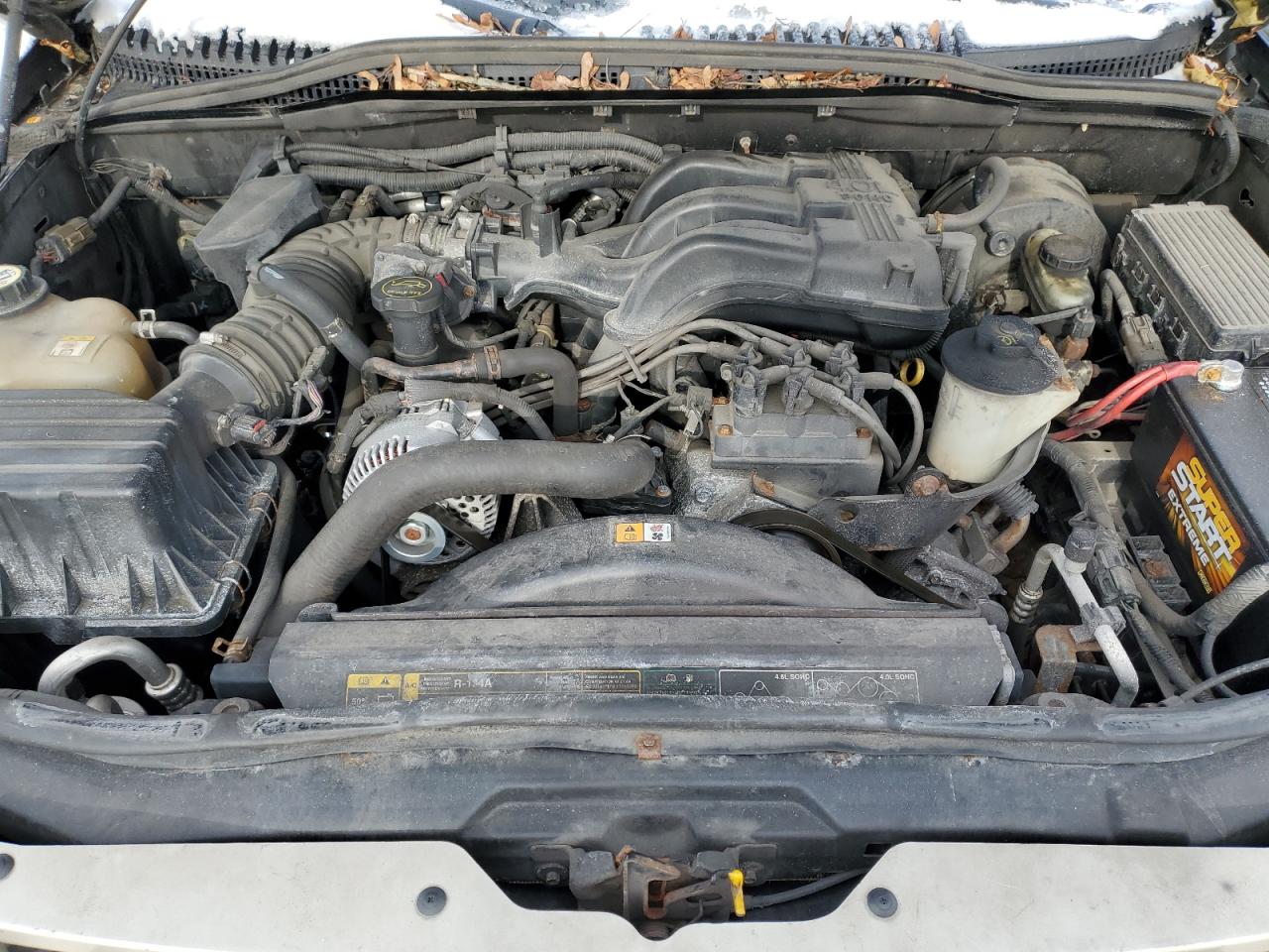 2004 Ford Explorer - Image 12