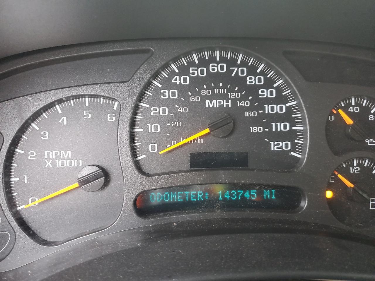 2003 Chevrolet Suburban - Image 9