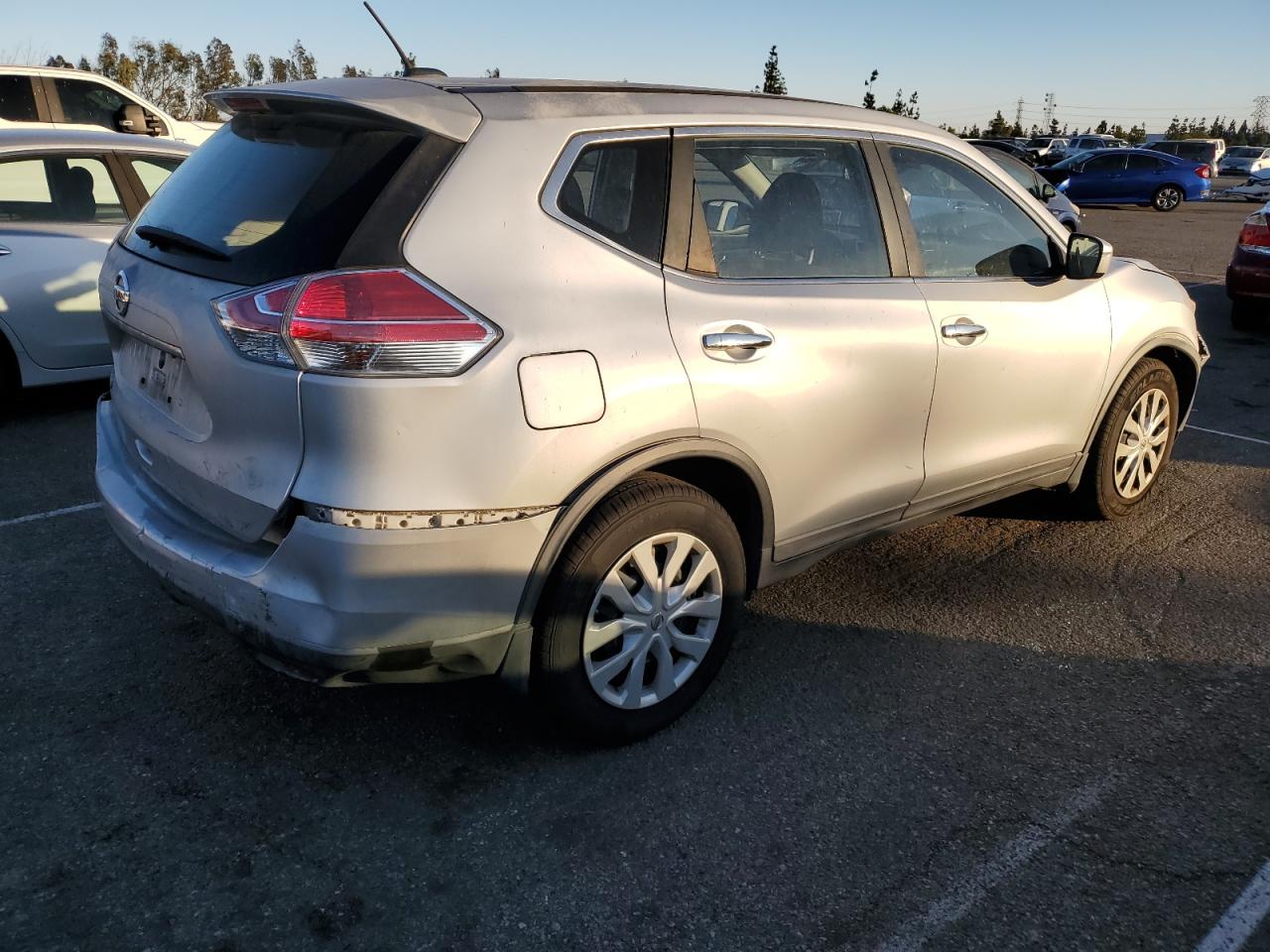 VIN KNMAT2MTXFP555761 2015 NISSAN ROGUE no.3