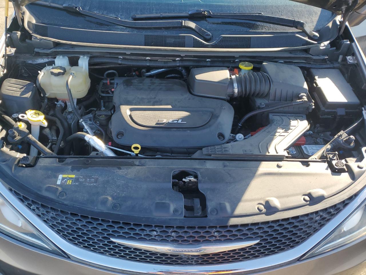 2018 Chrysler Pacifica - Image 12
