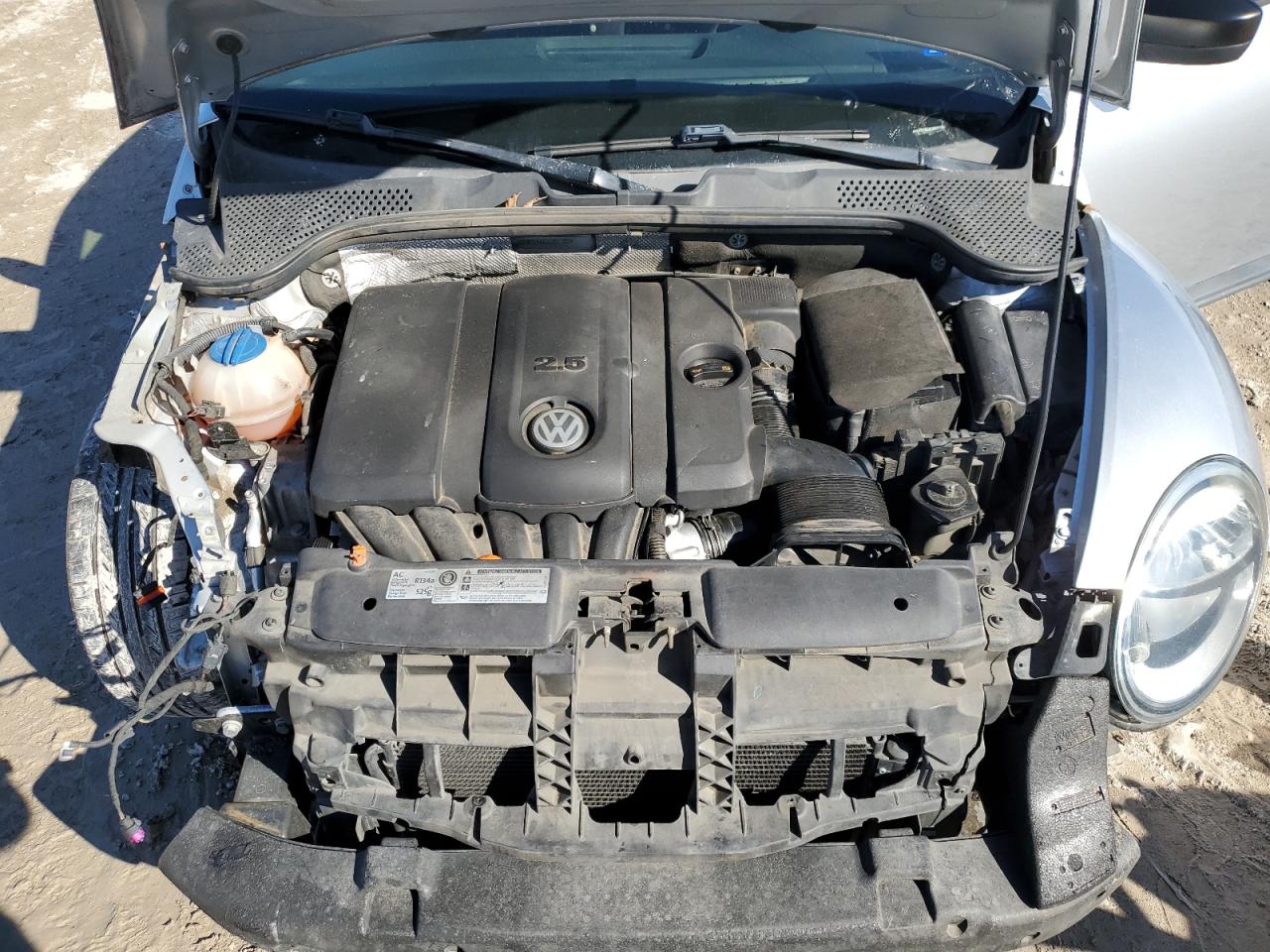 2012 Volkswagen Beetle - Image 12