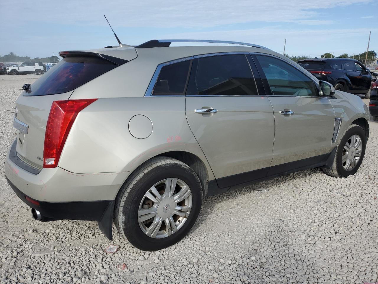 VIN 3GYFNGE32DS587401 2013 CADILLAC SRX no.3