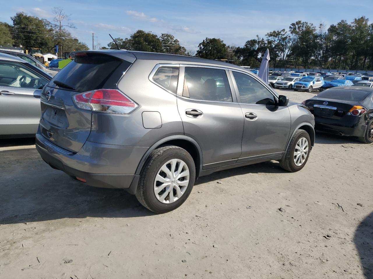 2016 Nissan Rogue - Image 3