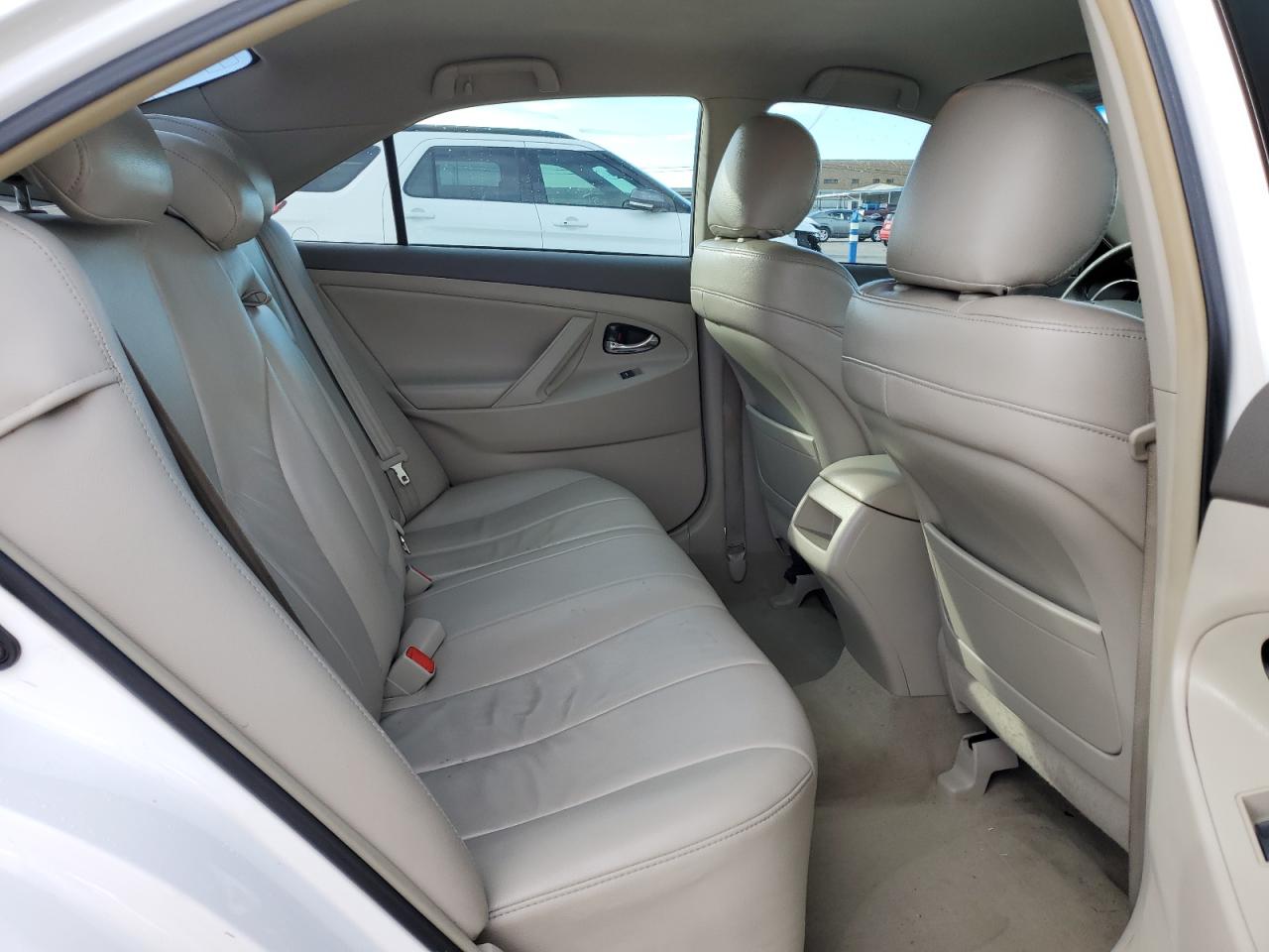 2010 Toyota Camry - Image 10