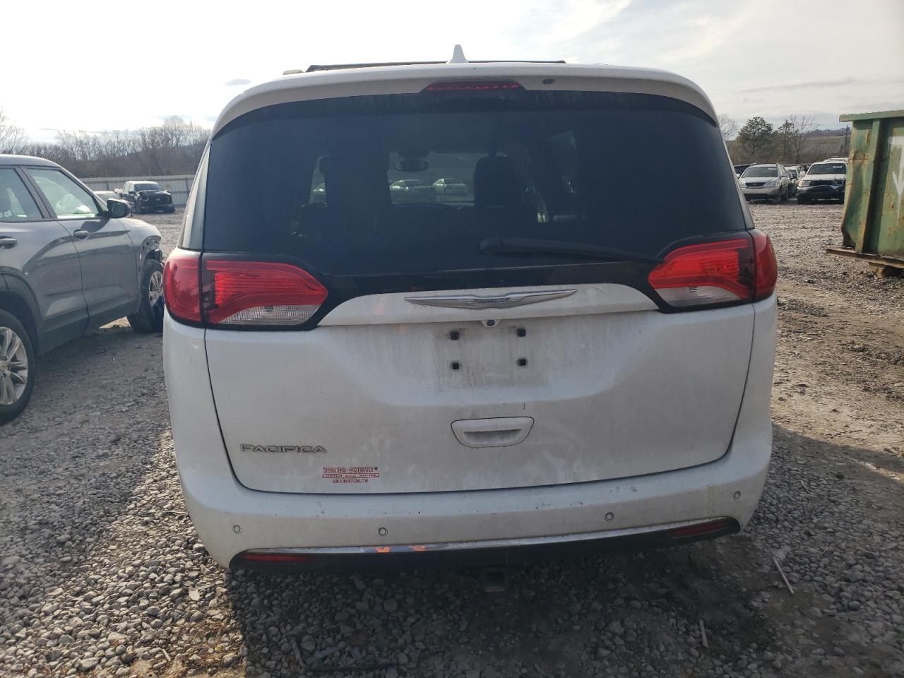 2017 Chrysler Pacifica - Image 6