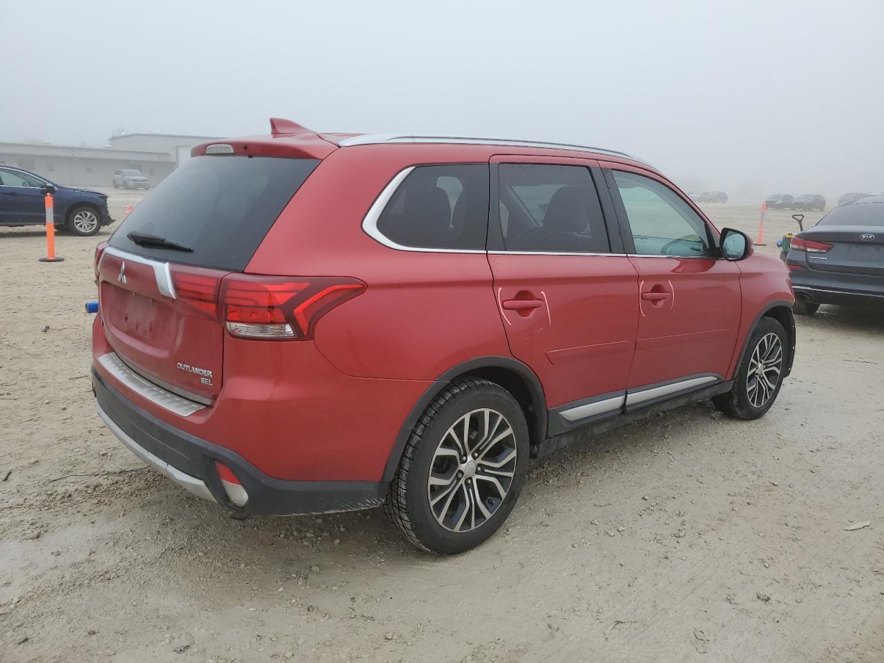 2017 Mitsubishi Outlander - Image 3
