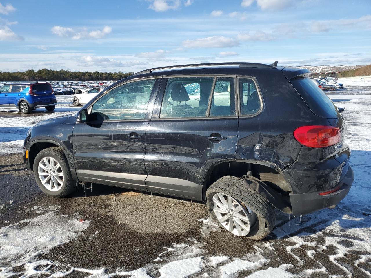 2017 Volkswagen Tiguan - Image 2