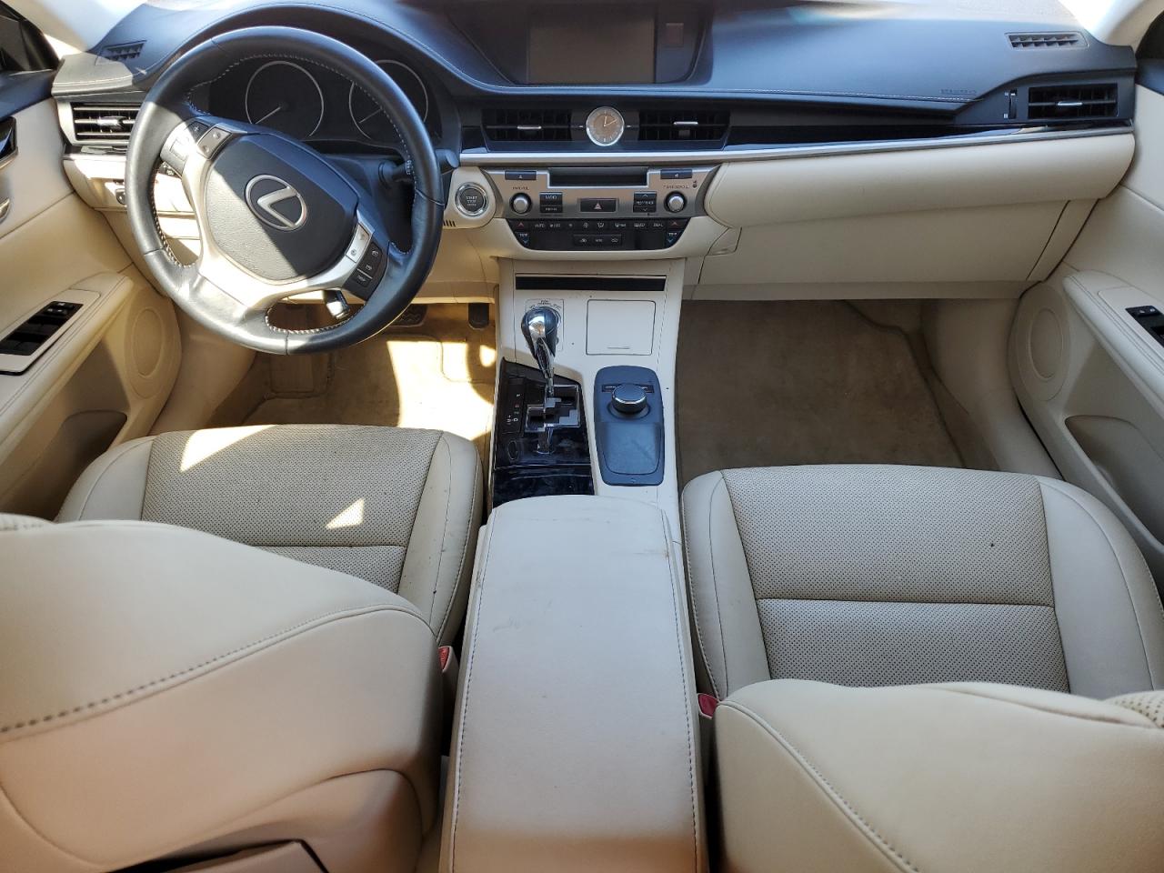 2015 Lexus ES - Image 8