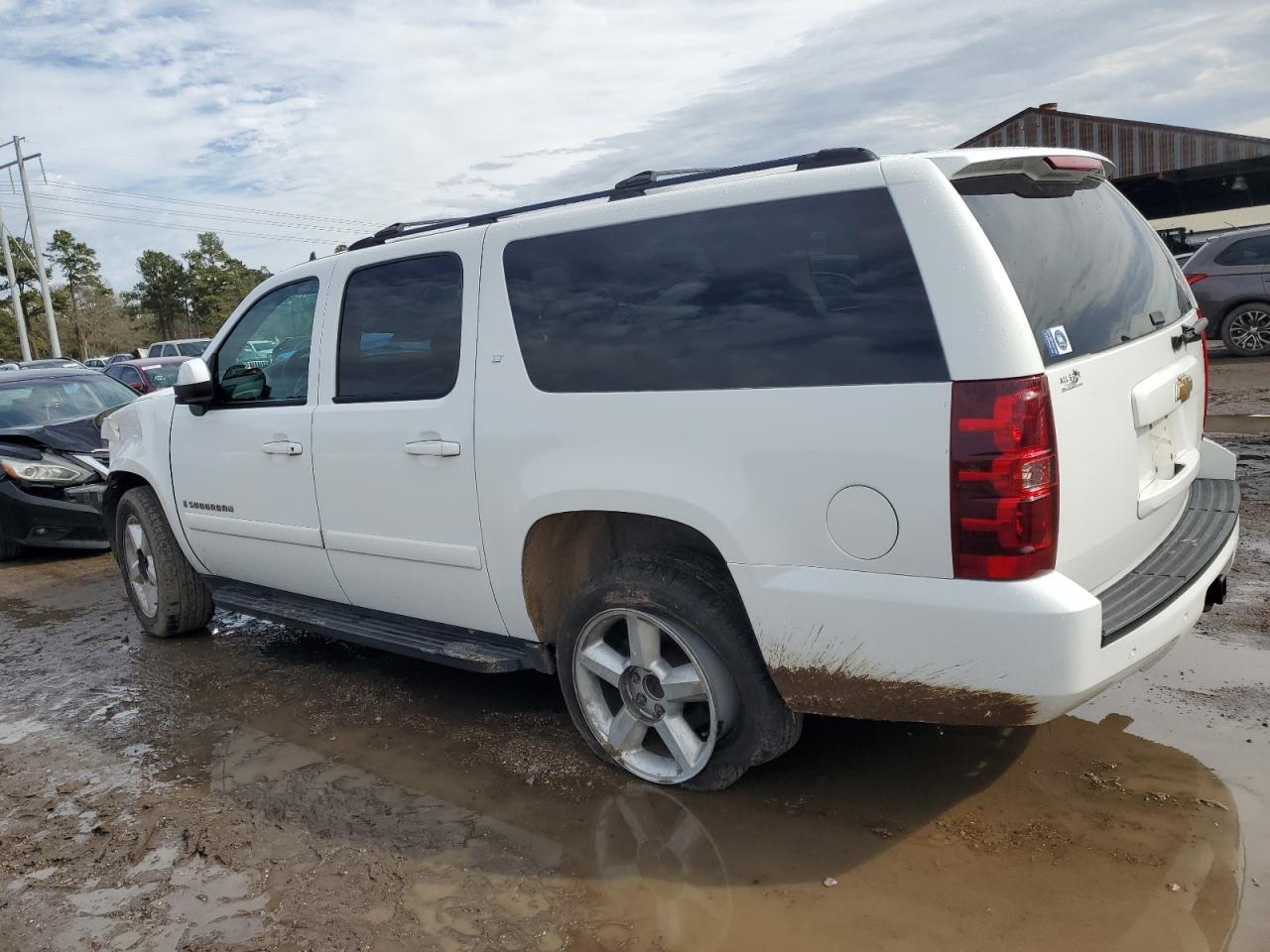 2007 Chevrolet Suburban - Image 2