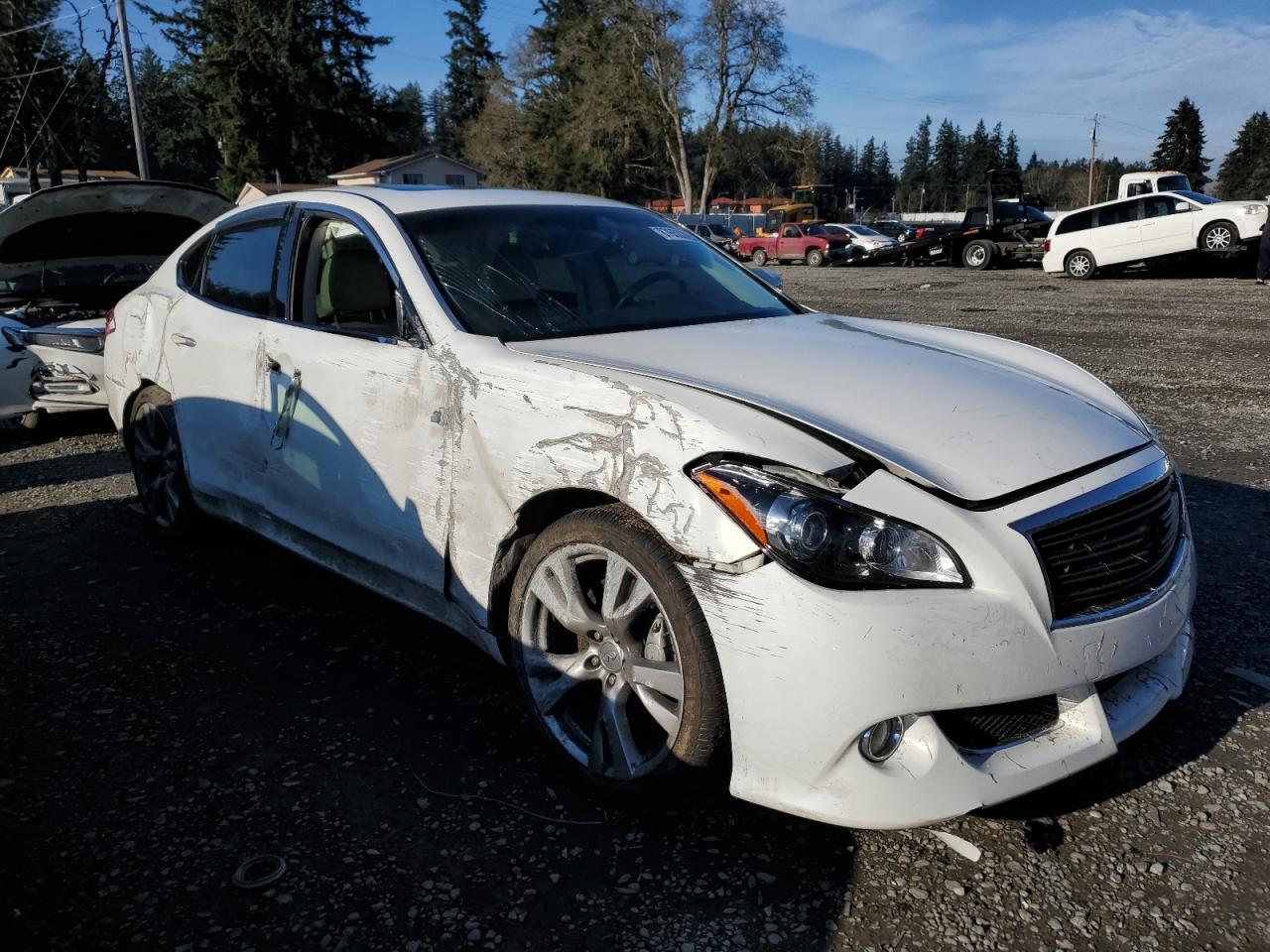 2011 Infiniti M - Image 4
