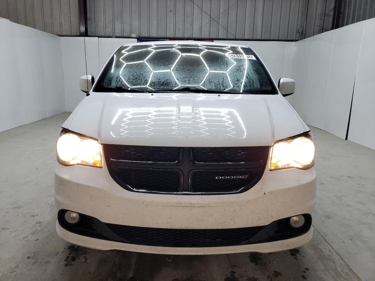 2019 Dodge Caravan - Image 5