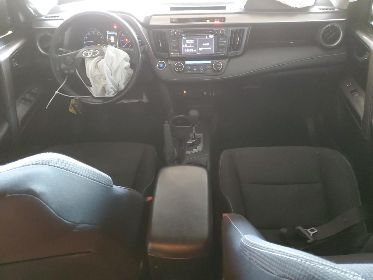 2018 Toyota RAV 4 - Image 8