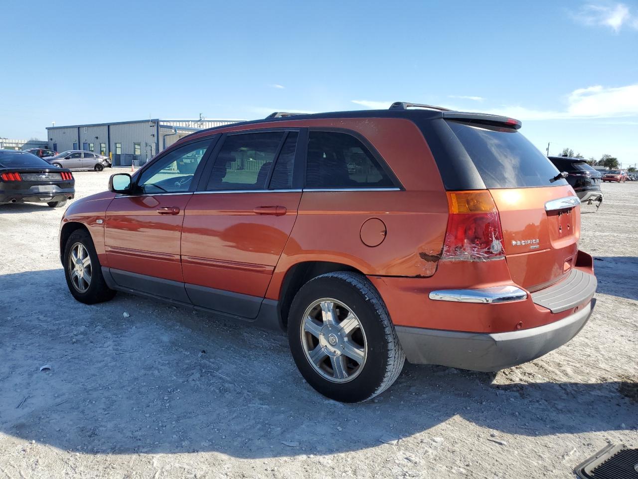 2006 Chrysler Pacifica - Image 2