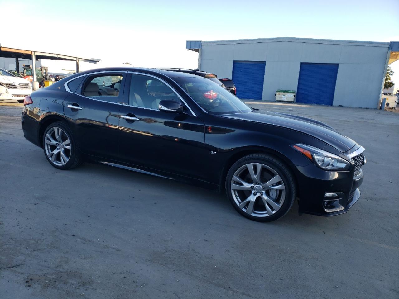 VIN JN1BY1AP5FM542606 2015 INFINITI Q70 no.4