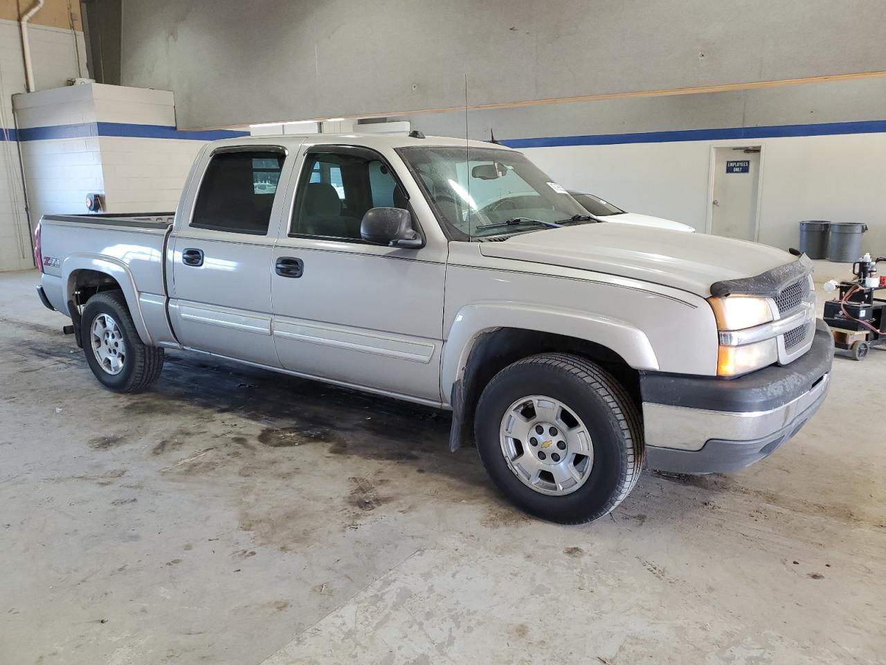 2004 Chevrolet Silverado - Image 4