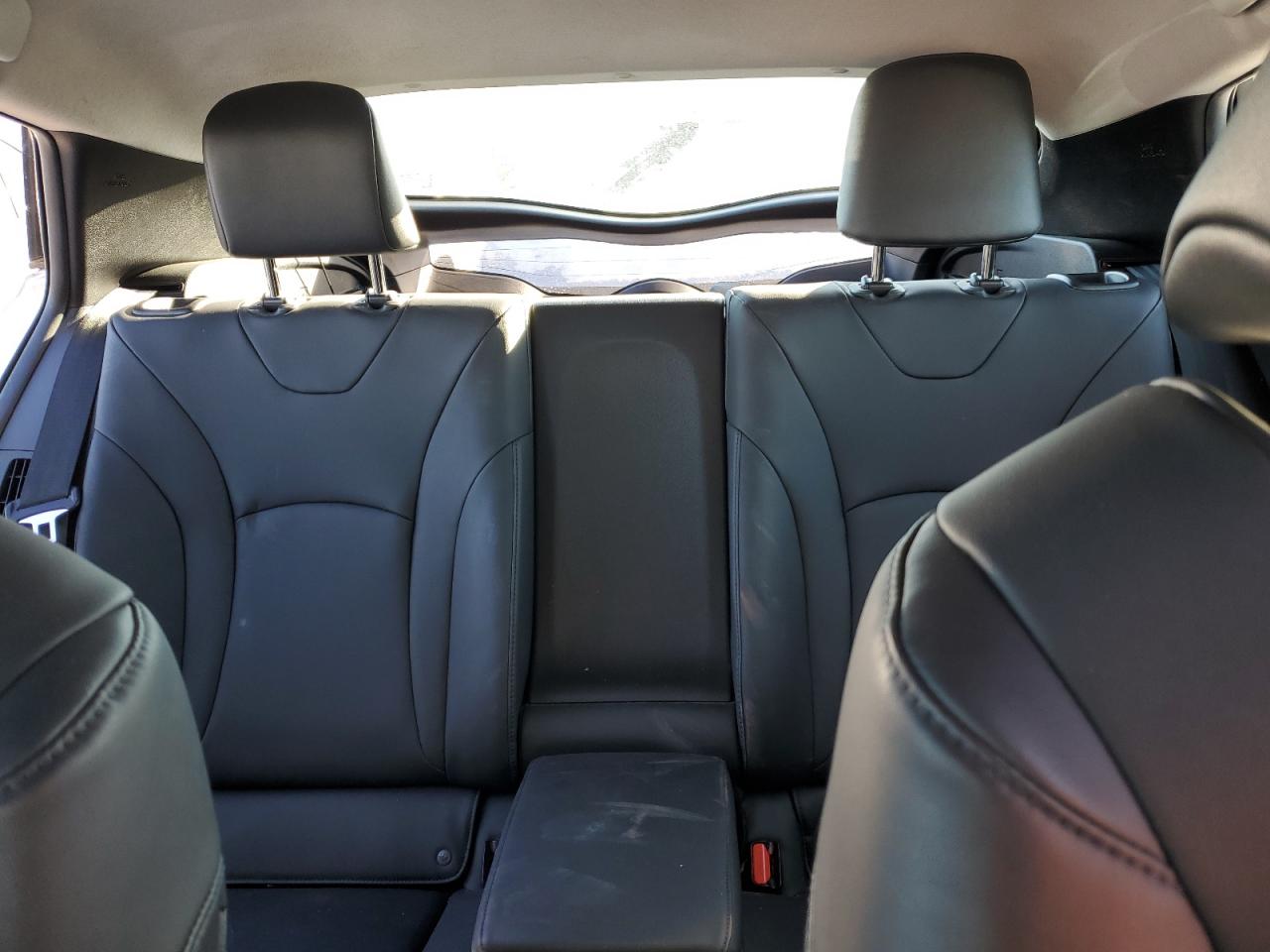 2018 Toyota Prius - Image 10