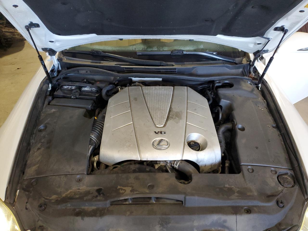 2010 Lexus IS - Image 11