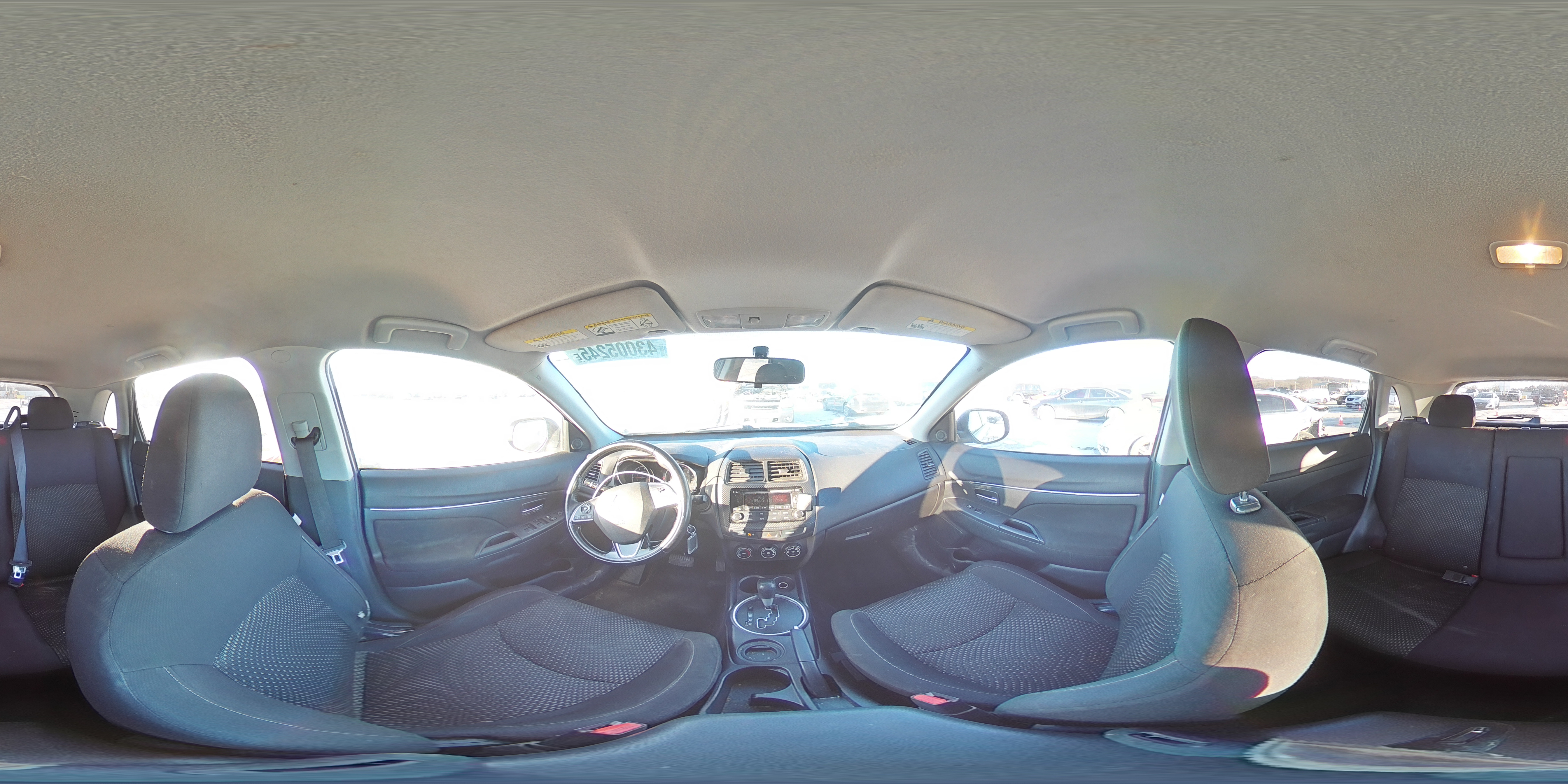 2016 Mitsubishi Outlander - Image 14
