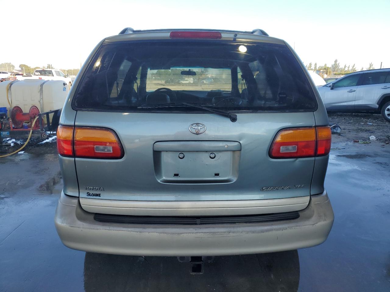 1999 Toyota Sienna - Image 6