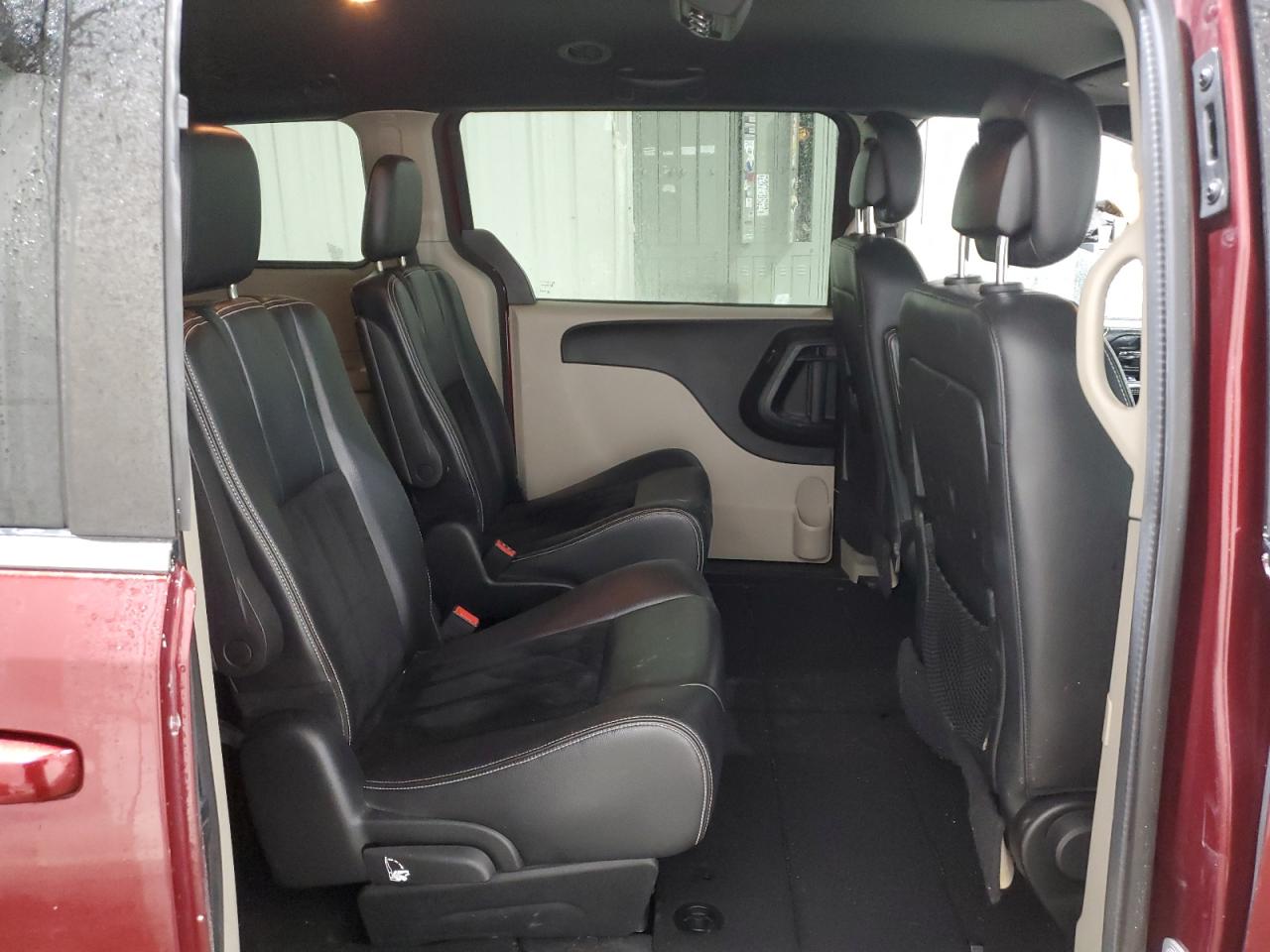 2017 Dodge Caravan - Image 11