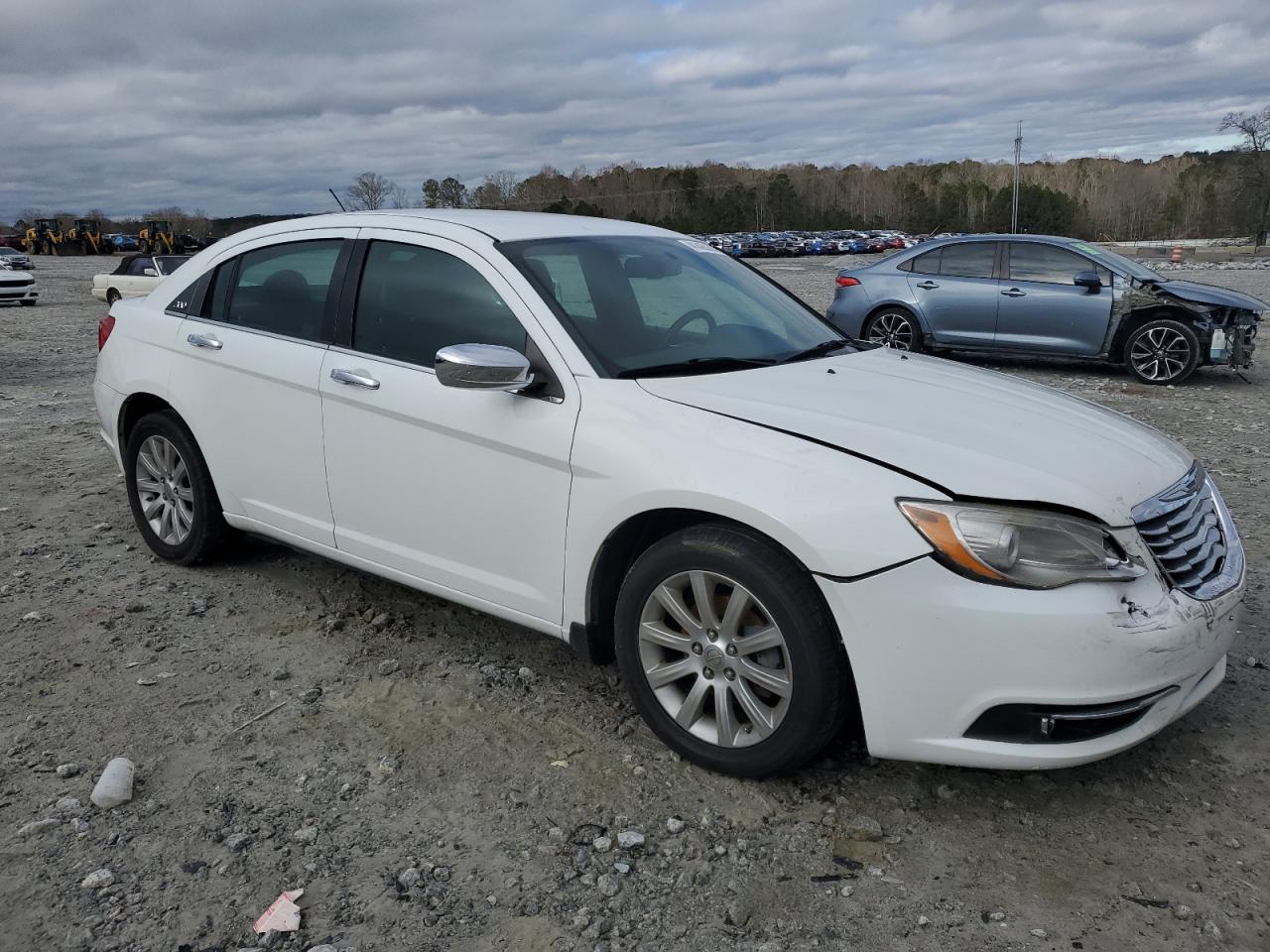 VIN 1C3CCBCG6EN236112 2014 CHRYSLER 200 no.4