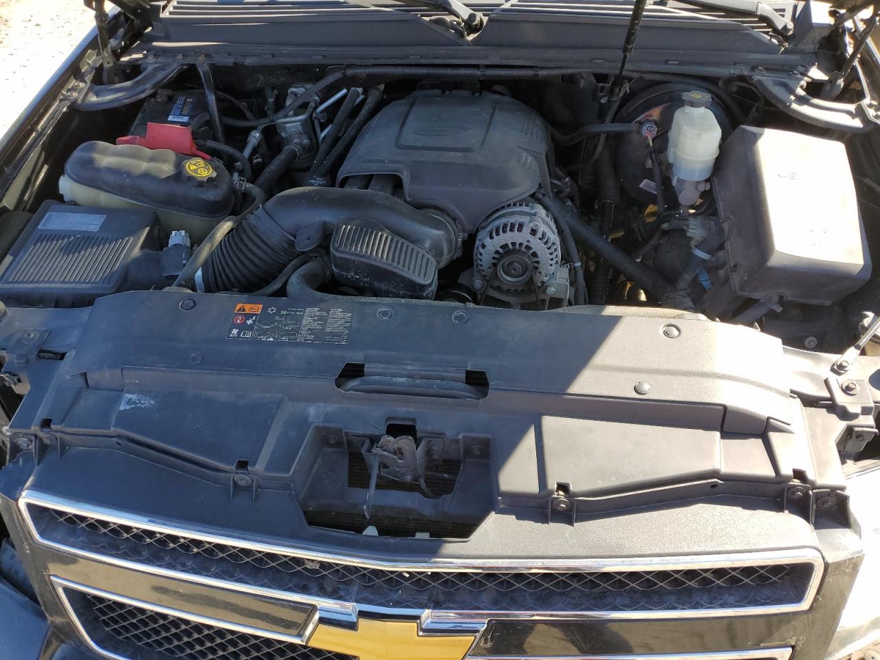 2014 Chevrolet Suburban - Image 14