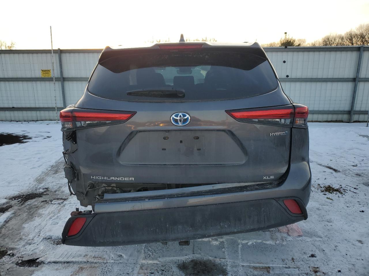 2022 Toyota Highlander - Image 6