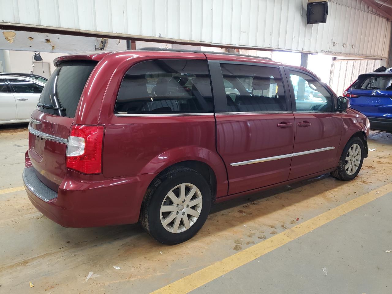 2015 Chrysler Town & Country - Image 3