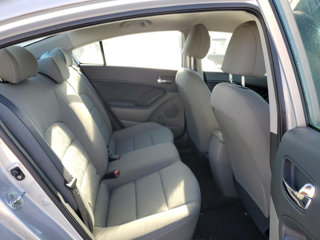 2016 Kia Forte - Image 10