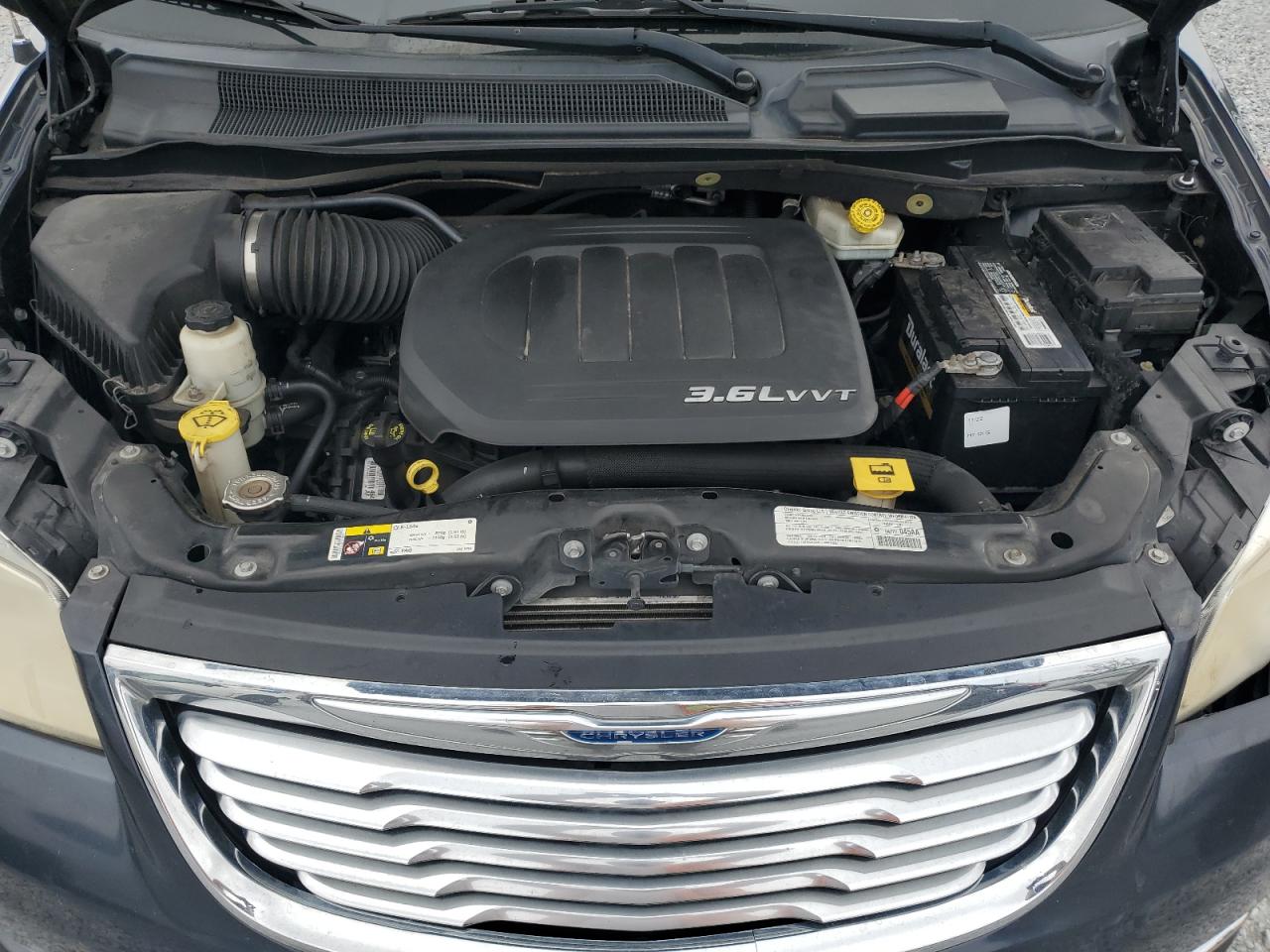 2013 Chrysler Town & Country - Image 12
