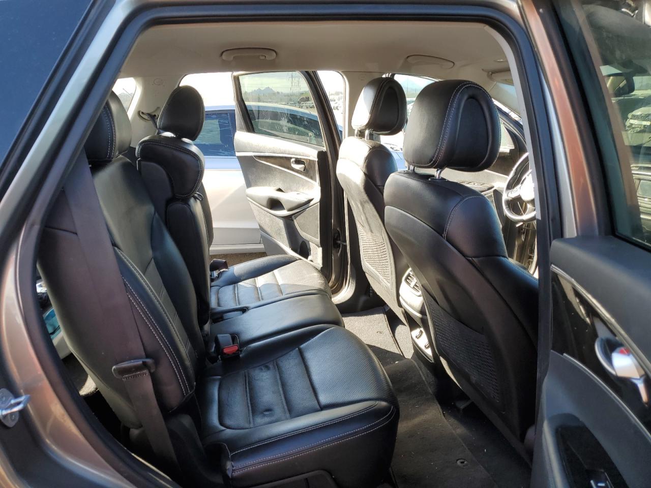 2016 Kia Sorento - Image 10