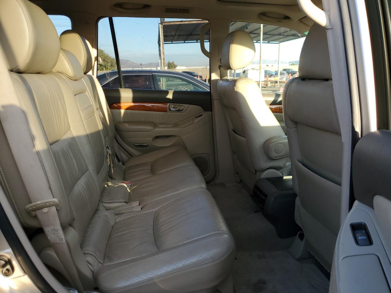 2004 Lexus GX - Image 11