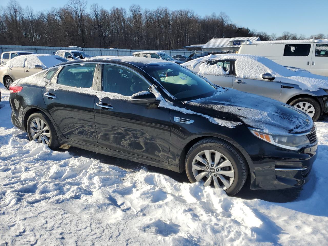 VIN 5XXGT4L37HG138745 2017 KIA OPTIMA no.4