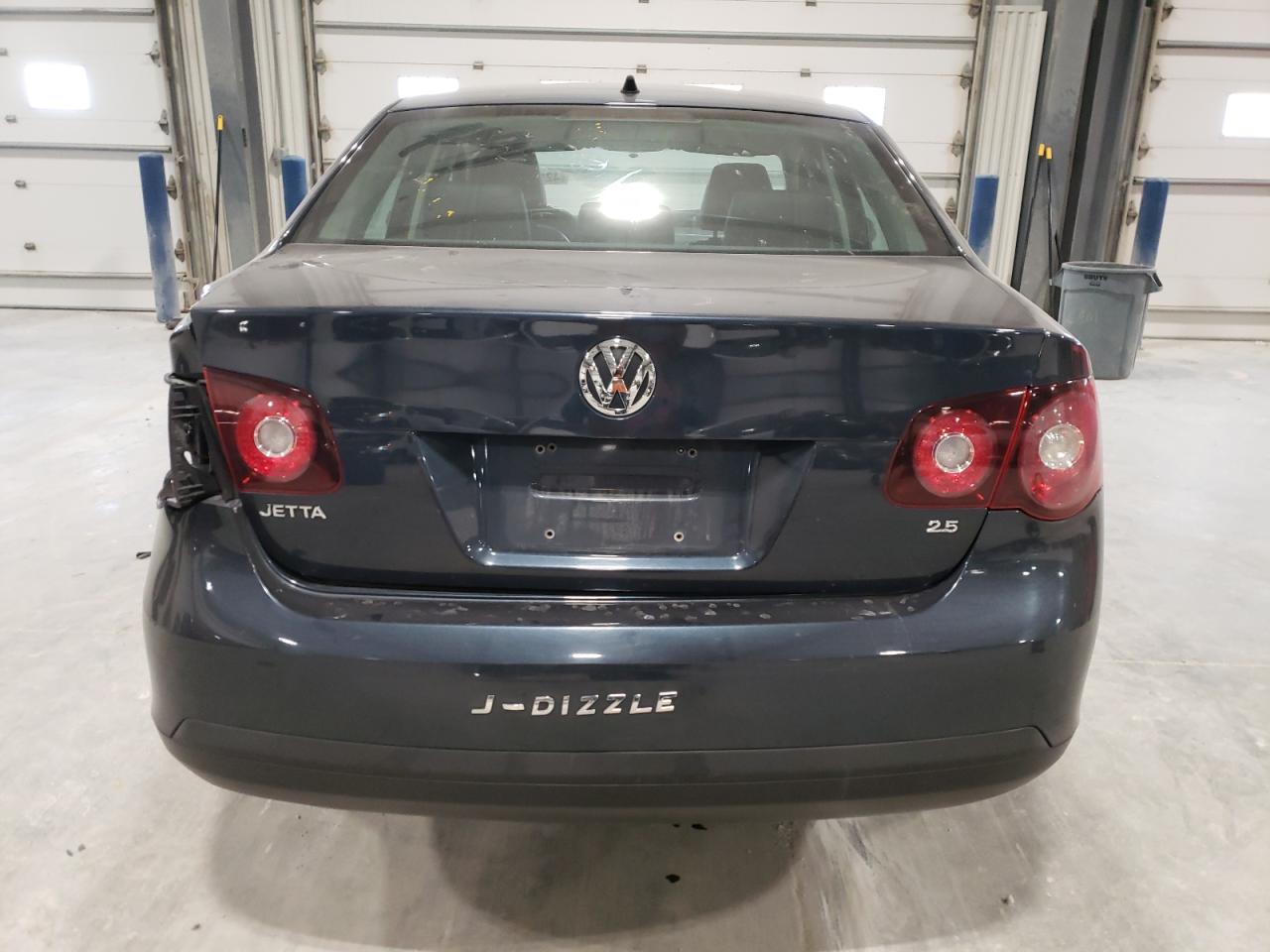 2010 Volkswagen Jetta - Image 6