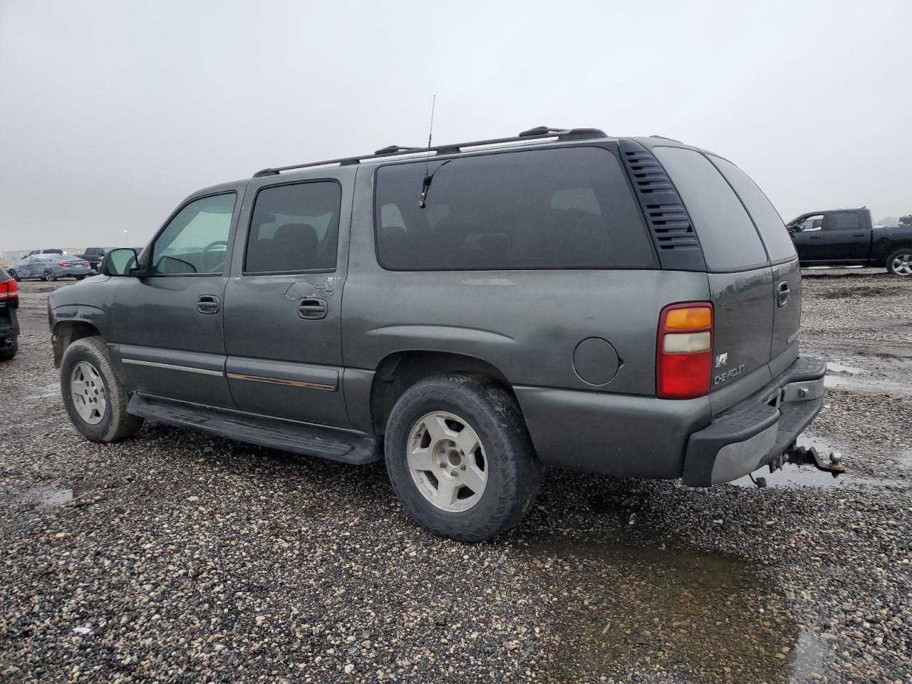 2001 Chevrolet Suburban - Image 2